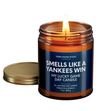Load image into Gallery viewer, smells like a new york yankees win scented candle with lid on side